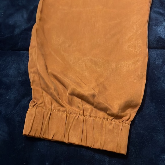 Banana Republic Joggers - Picture 2 of 4